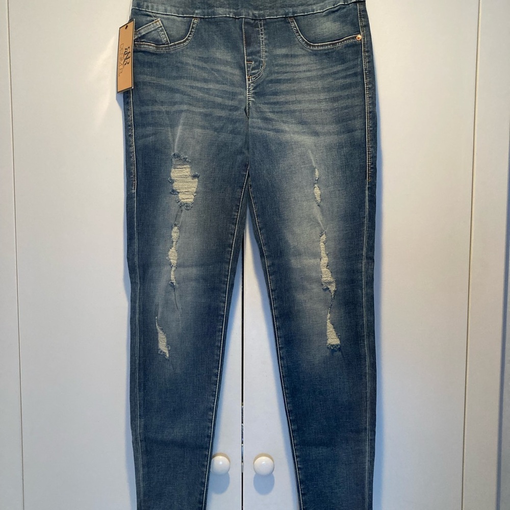 Rock and Republic Fever Pull on Jeggings NWT